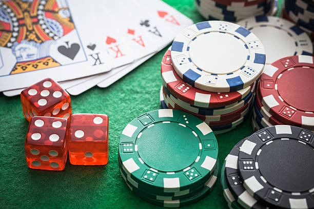 Live Sakong dealer setup with card table and player seats